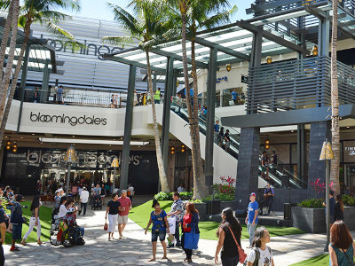 Ala Moana Shopping Center, outdoors, happy people, sunny day